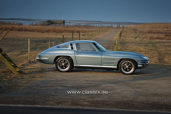 Chevrolet Corvette 7 of 22