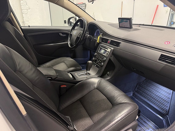 Volvo V70 9 of 15