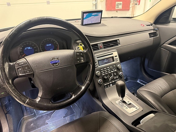 Volvo V70 8 of 15