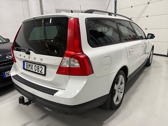 Volvo V70 3 of 15