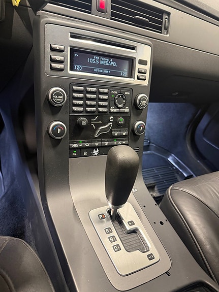 Volvo V70 10 of 15