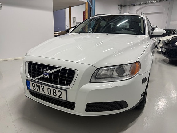 Volvo V70 2 of 15