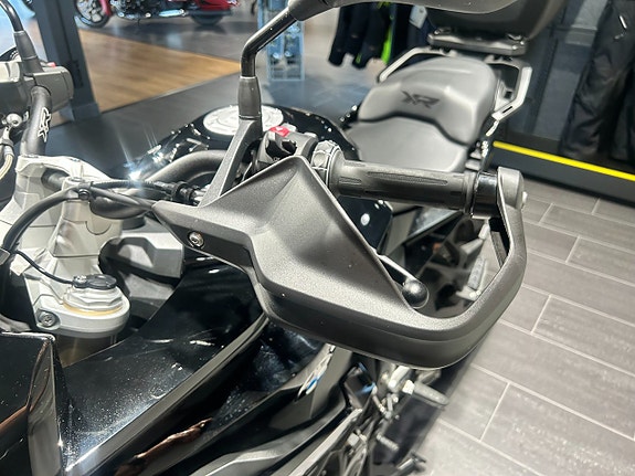BMW S1000XR /LeoVincé/ConnectedNavigator/1025 mil 9 of 16
