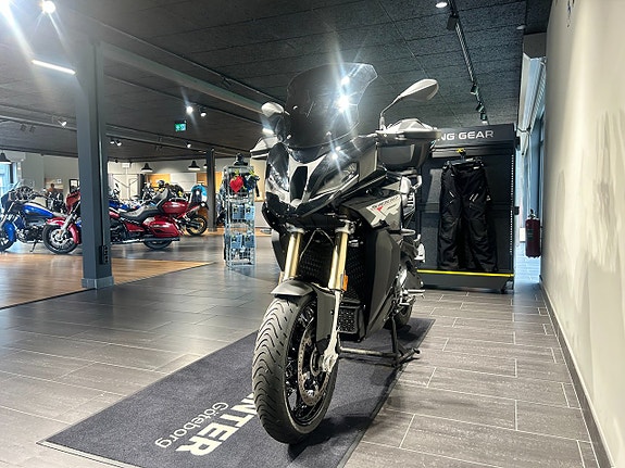 BMW S1000XR /LeoVincé/ConnectedNavigator/1025 mil 2 of 16