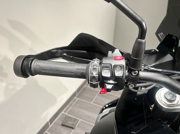 BMW S1000XR /LeoVincé/ConnectedNavigator/1025 mil 7 of 16