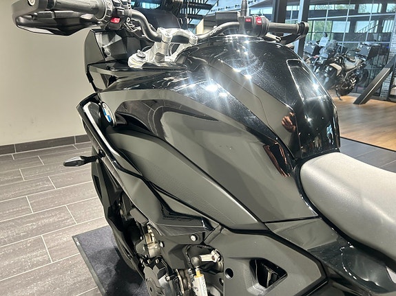 BMW S1000XR /LeoVincé/ConnectedNavigator/1025 mil 12 of 16