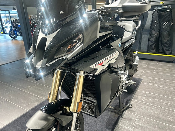 BMW S1000XR /LeoVincé/ConnectedNavigator/1025 mil 5 of 16
