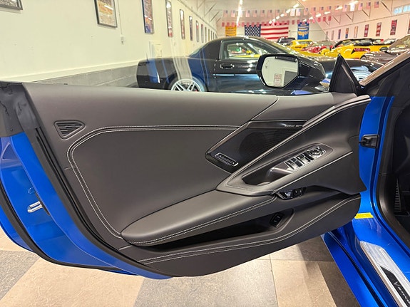 Chevrolet Corvette 28 of 30