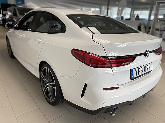 BMW 218 7 of 18