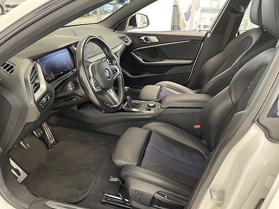BMW 218 10 of 18