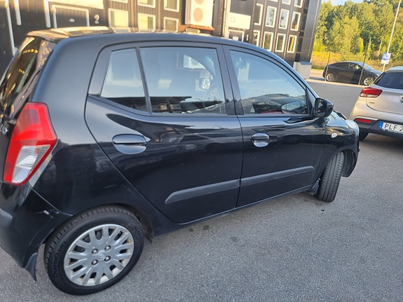 Hyundai i10 2 of 8