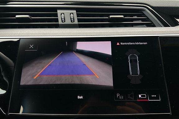 Audi Q8 e-tron 26 of 28