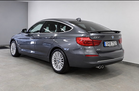 BMW 320d 2 of 14