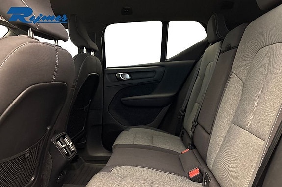 Volvo XC40 6 of 21