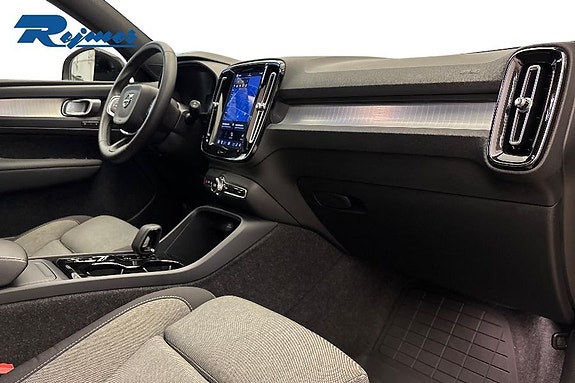 Volvo XC40 5 of 21