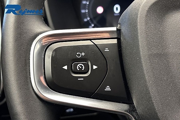Volvo XC40 10 of 21