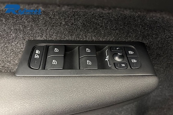 Volvo XC40 15 of 21