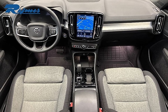 Volvo XC40 2 of 21