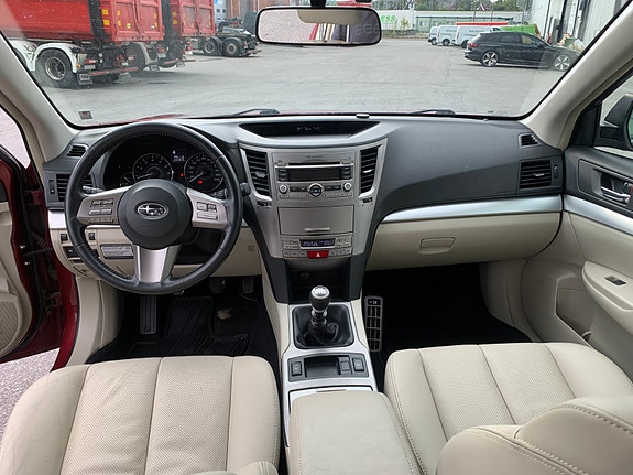 Subaru Outback 8 of 12