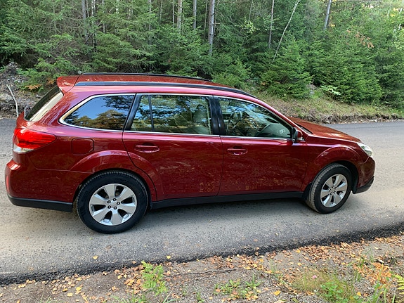 Subaru Outback 4 of 12