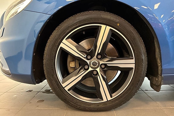 Volvo V40 17 of 22