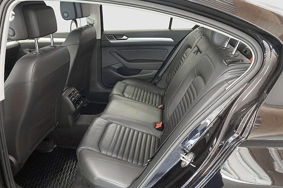 Volkswagen Passat 10 of 11