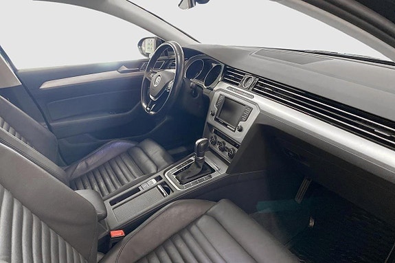 Volkswagen Passat 8 of 11