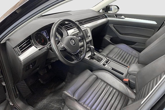 Volkswagen Passat 9 of 11