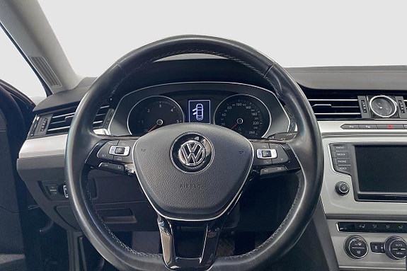 Volkswagen Passat 2 of 11