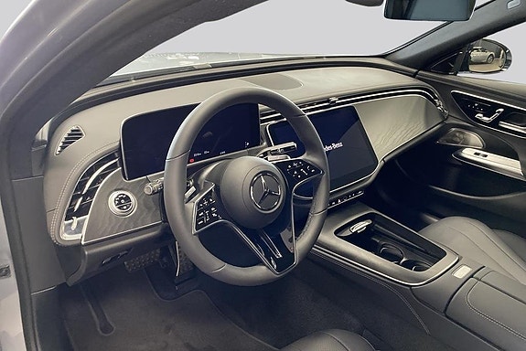 Mercedes-Benz E300 de 7 of 14