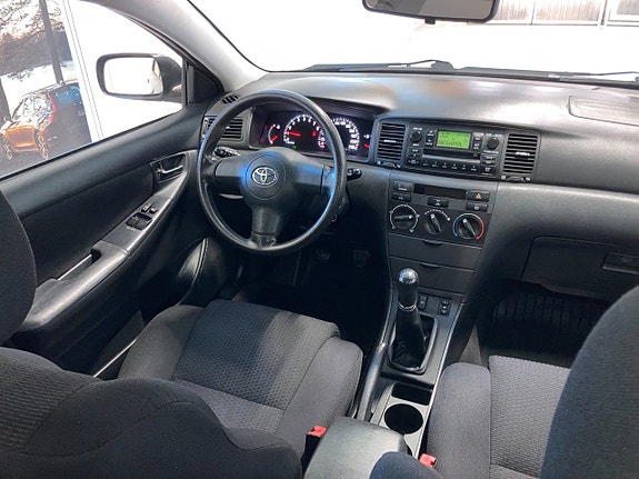 Toyota Corolla 21 of 26