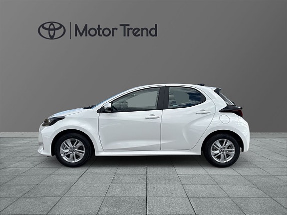 Toyota Yaris 4 of 12