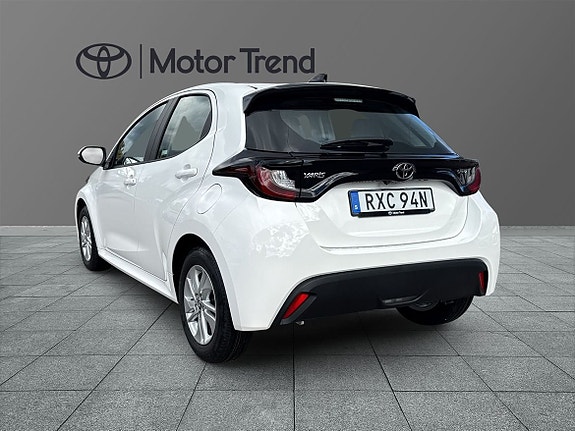 Toyota Yaris 3 of 12