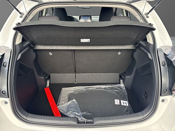 Toyota Yaris 12 of 12