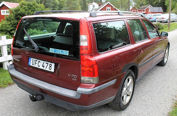 Volvo V70 2 of 4