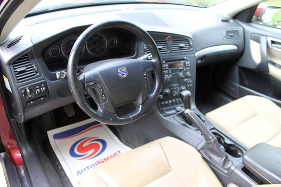 Volvo V70 3 of 4