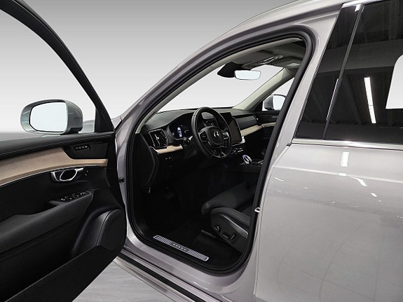 Volvo XC90 13 of 18