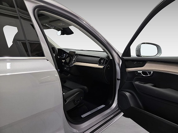 Volvo XC90 14 of 18