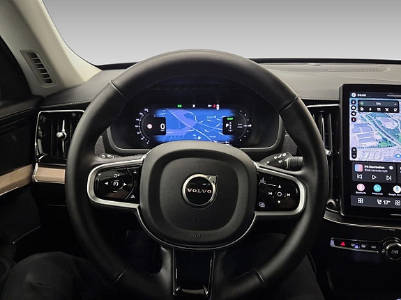 Volvo XC90 8 of 18