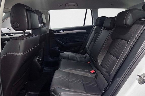 Volkswagen Passat Alltrack 12 of 25