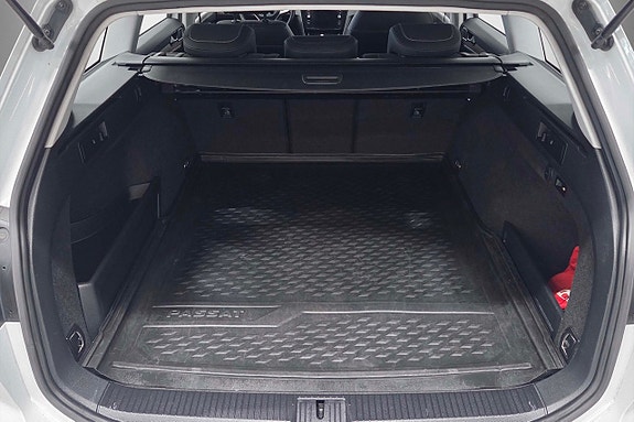 Volkswagen Passat Alltrack 13 of 25