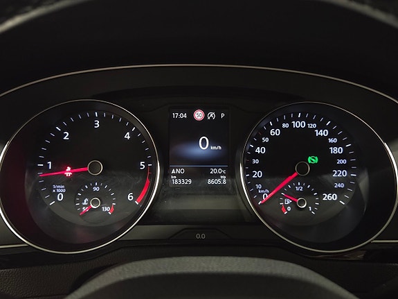 Volkswagen Passat Alltrack 17 of 25