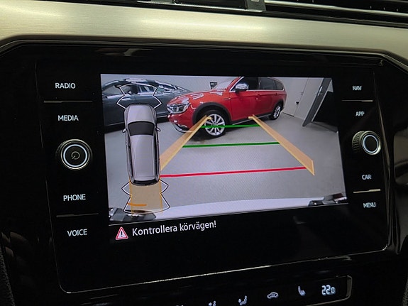 Volkswagen Passat Alltrack 19 of 25