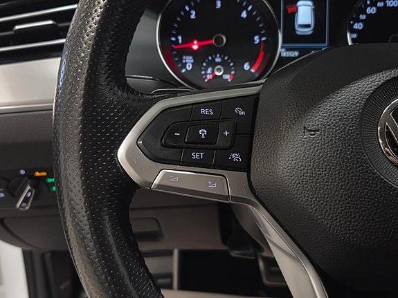 Volkswagen Passat Alltrack 15 of 25