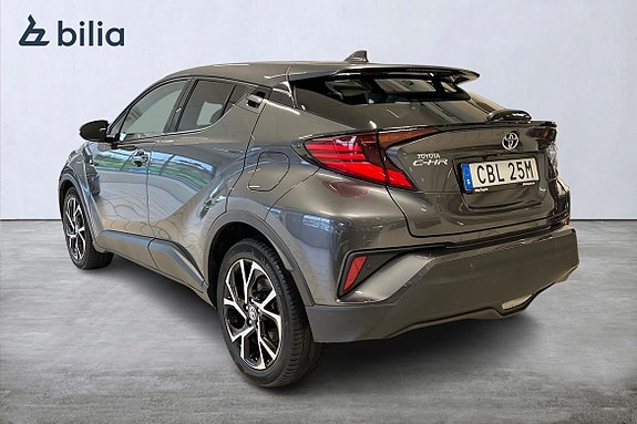 Toyota C-HR 2 of 24