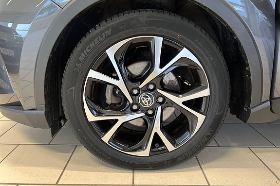 Toyota C-HR 17 of 24