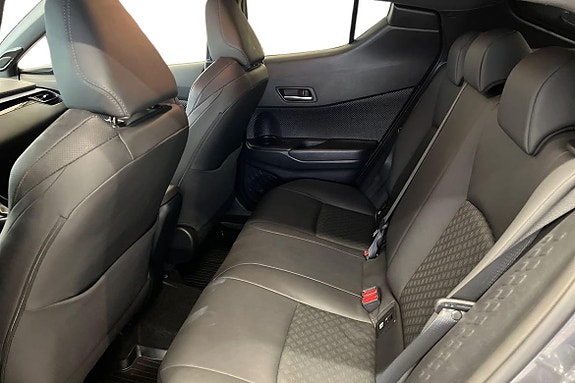 Toyota C-HR 13 of 24