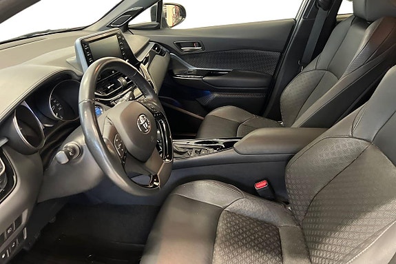 Toyota C-HR 14 of 24
