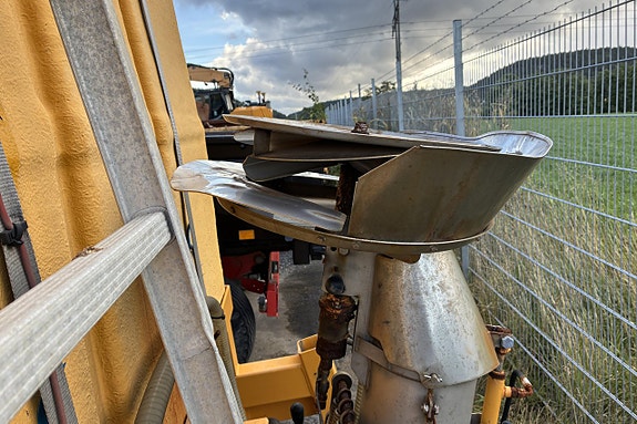 Friggeåkers verkstäder Saltspridare på lastväxlarram CLS... 12 of 14