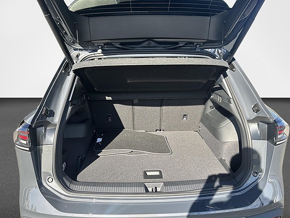 Volkswagen Tiguan 12 of 16